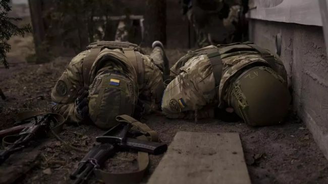 Ноги растут снова из США? Военные аналитики заметили на Украине необычных солдат