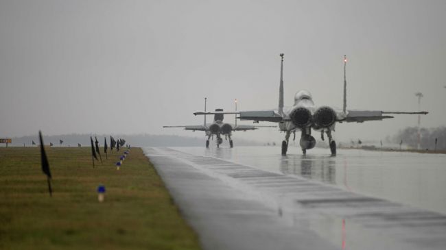 Польша поднимала в небо истребители на фоне активности российской авиации