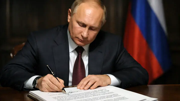 Путин поручил правительству и ФСБ обеспечить доступ в интернет даже в дни ограничений